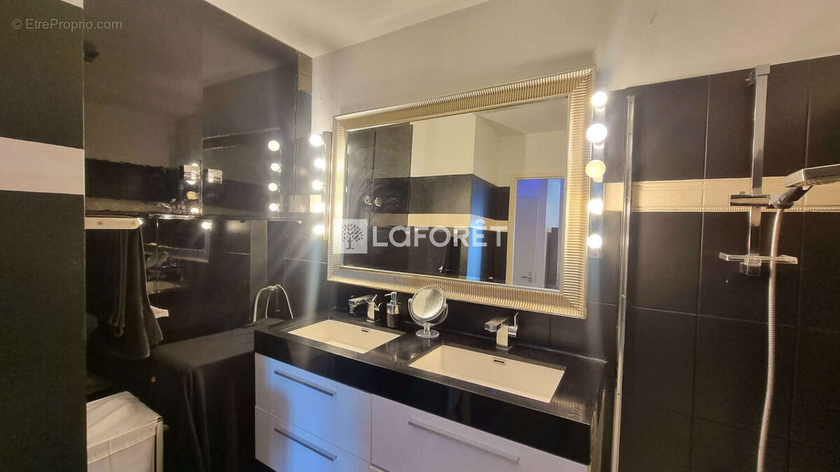 Appartement à VILLENEUVE-LA-GARENNE