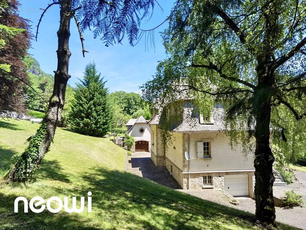 Maison à VIC-SUR-CERE