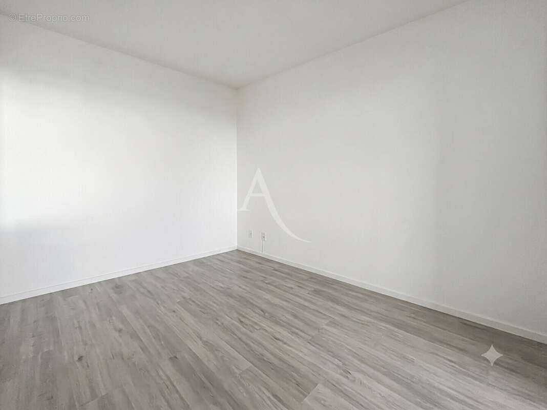 Appartement 3 pièces avec loggia et parking  proche gare - photo 4