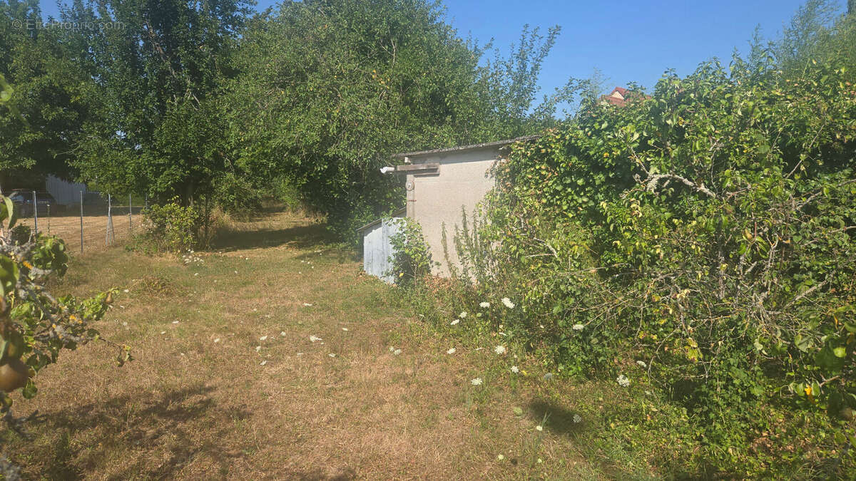 Terrain constructible  Fay Aux Loges 1806 m2 - photo 3