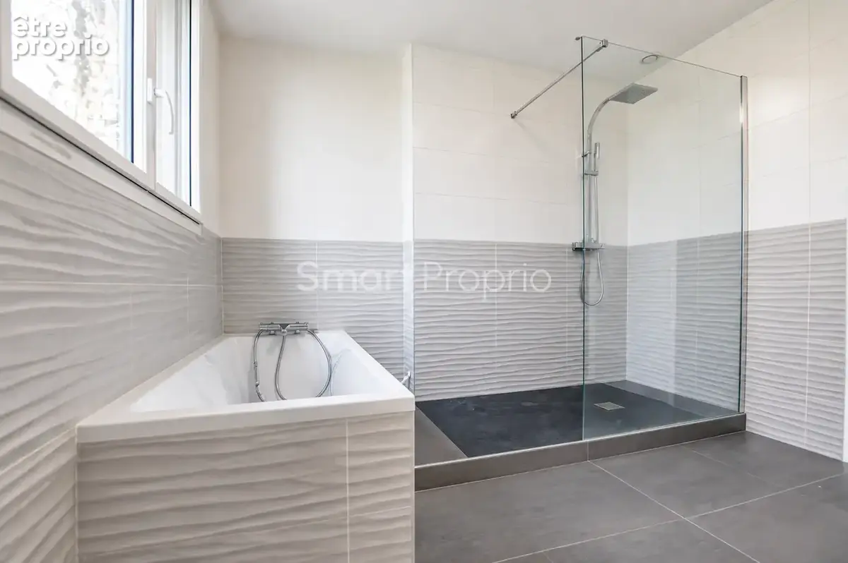 Crevin — Maison 160 m2, 5 chambres, cinéma et double garage - photo 20