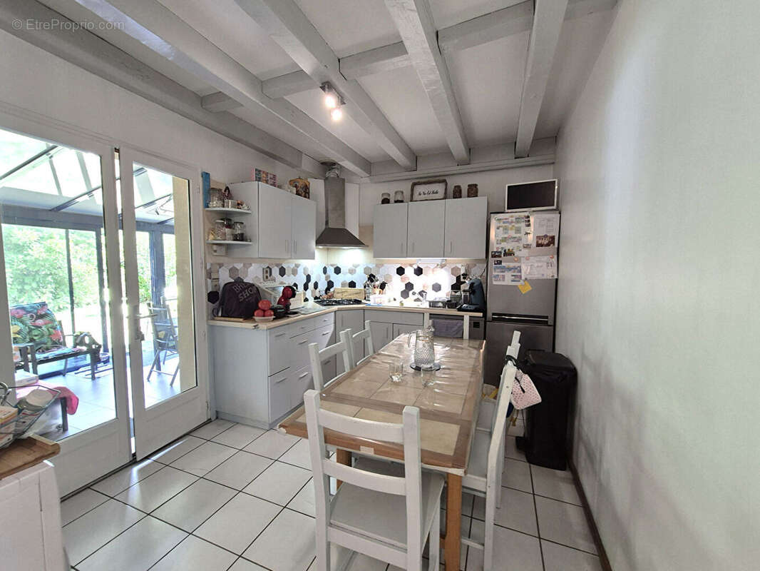 CORREZE. En bordure du village de CORREZE. Jolie maison de 4 chambres avec piscine, nichée dans un beau jardin de 2 112 m². - photo 8