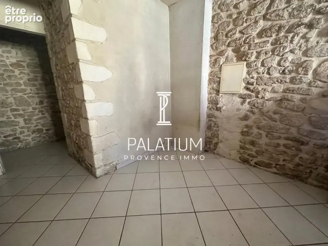 Hyper centre Salon de Provence- investissement locatif- loué - photo 2