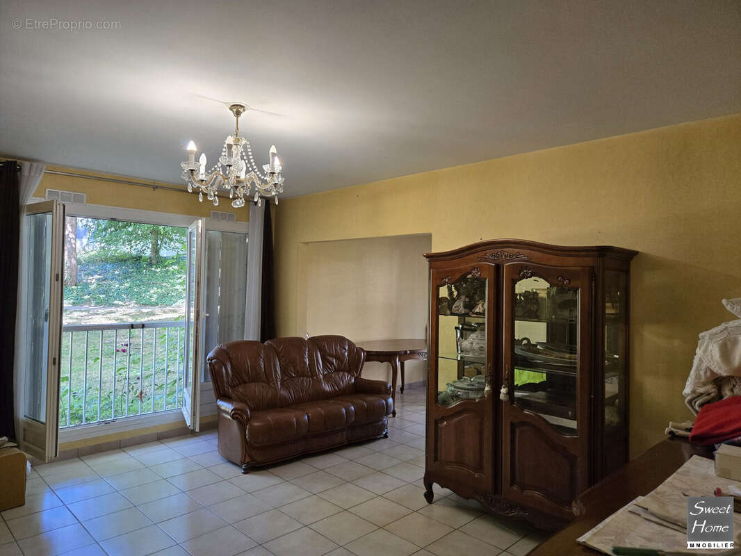 Appartement à MAGNY-LES-HAMEAUX