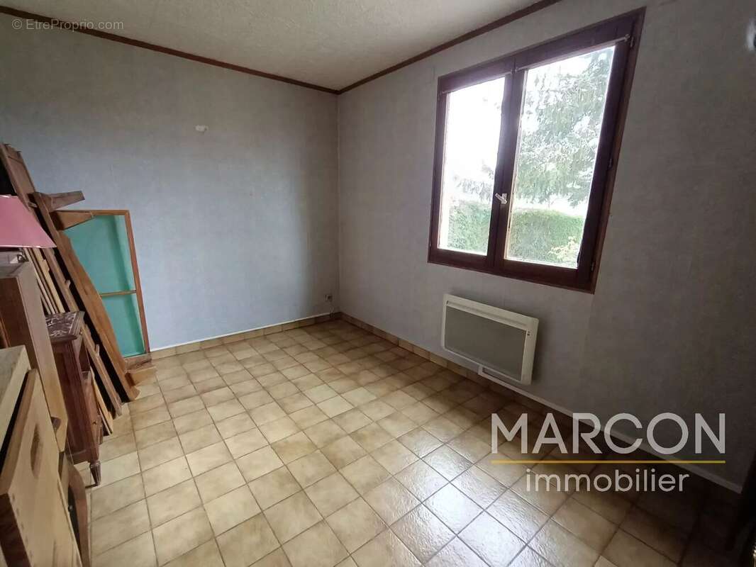 Maison à SAINT-SULPICE-LES-CHAMPS