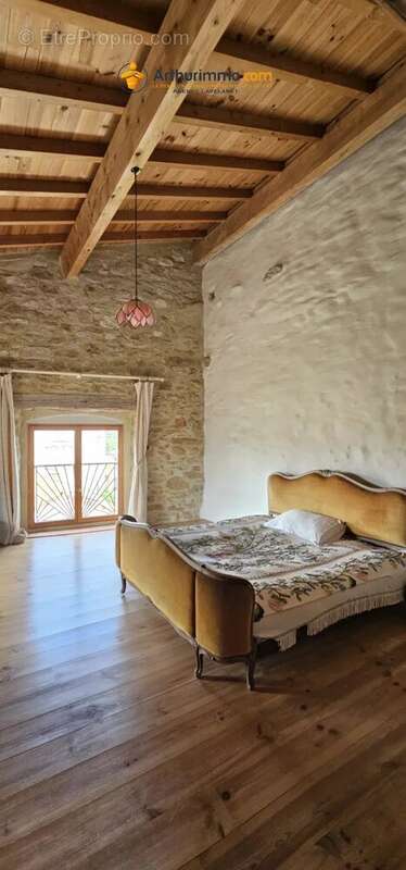 Magnifique maison de trois chambres dans une ancienne grange en pierre, avec jardin et terrasse sur le toit. - photo 12