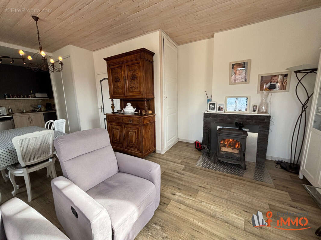 Maison à SAINT-GEORGES-EN-COUZAN