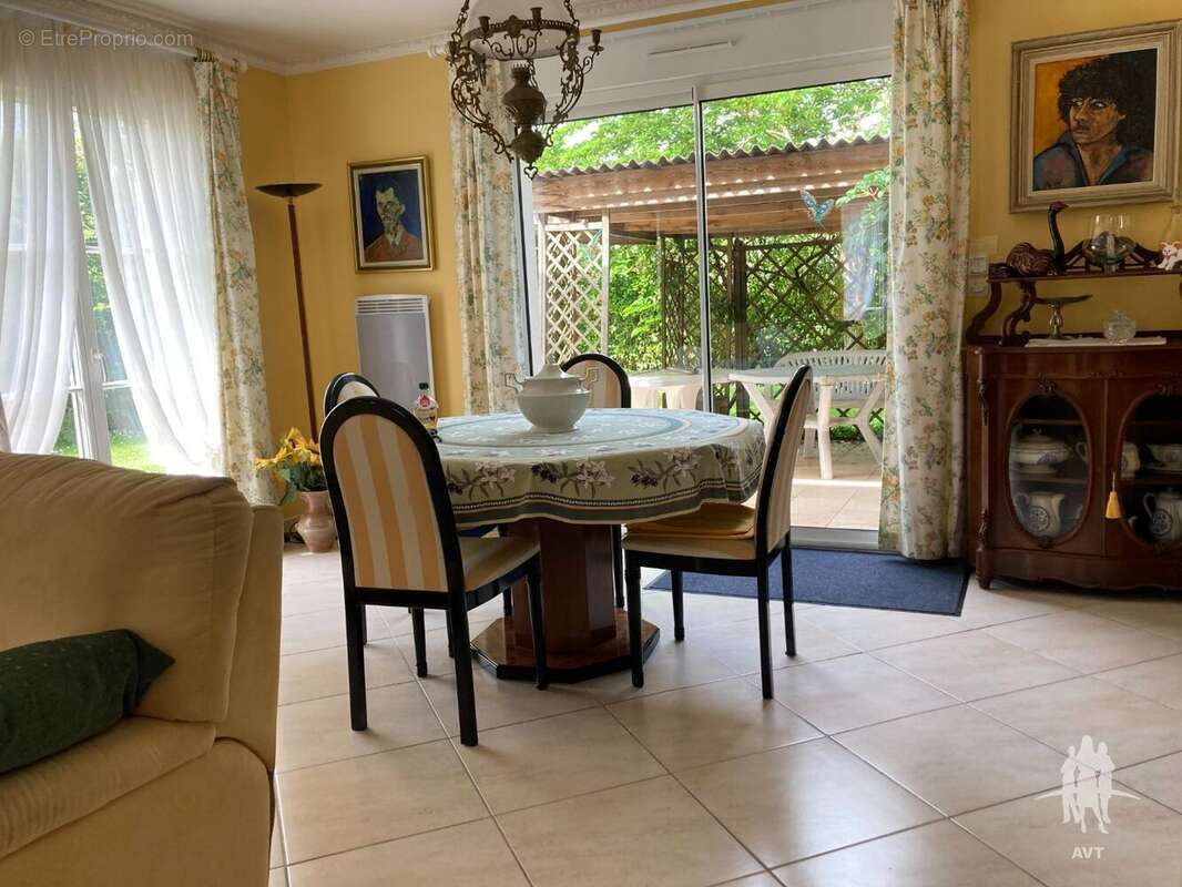 Maison à YZEURES-SUR-CREUSE