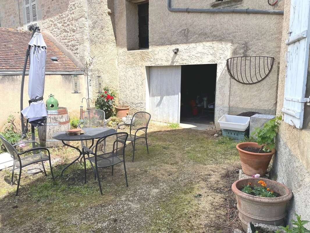 Maison à CHERVEIX-CUBAS