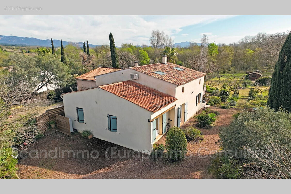 Maison à ROQUEBRUNE-SUR-ARGENS