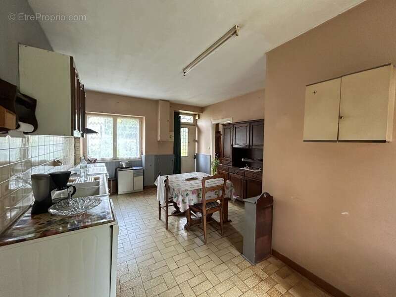 Maison à LUSSAC-LES-EGLISES