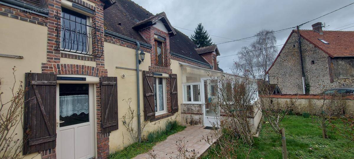 Maison à VAUPILLON