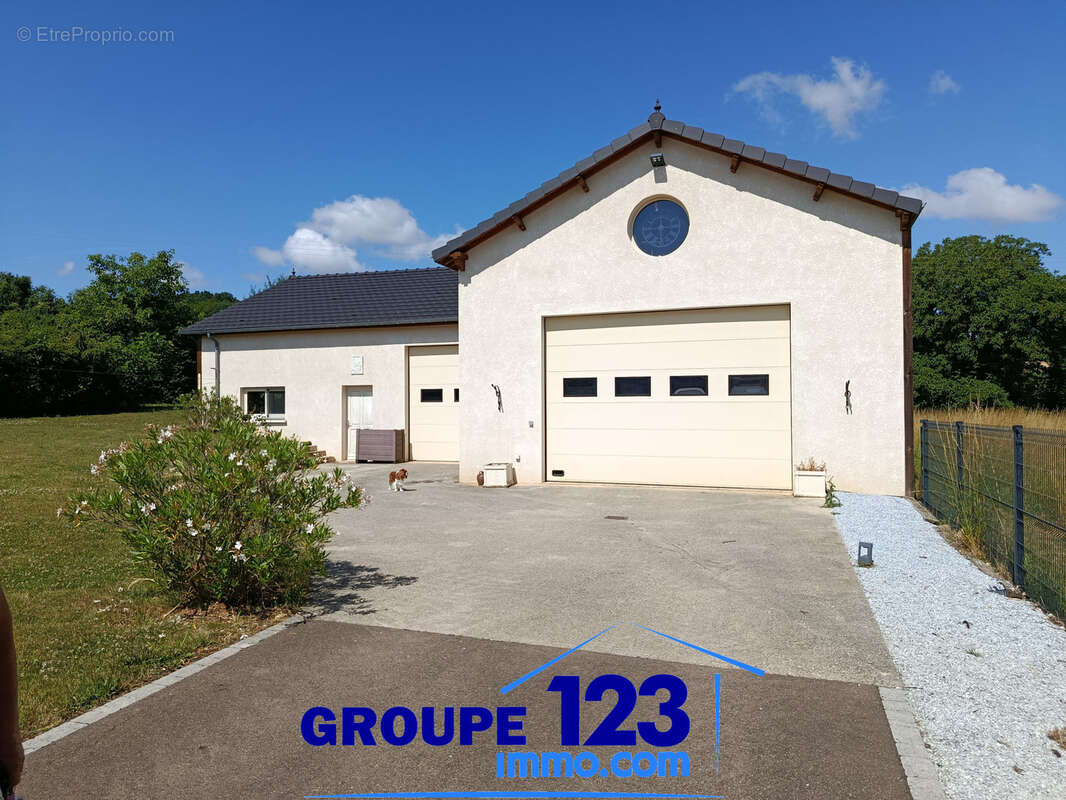 Villa de 2009, vie de plain pieds, 3 chambres, piscine chauffée et jardin arboré de 3600 m2 - photo 11