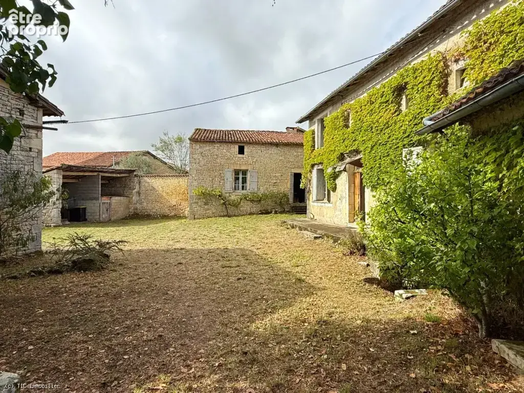 Deux Maisons A Rénover Avec Leur Grange et Un Beau Terrain - photo 3