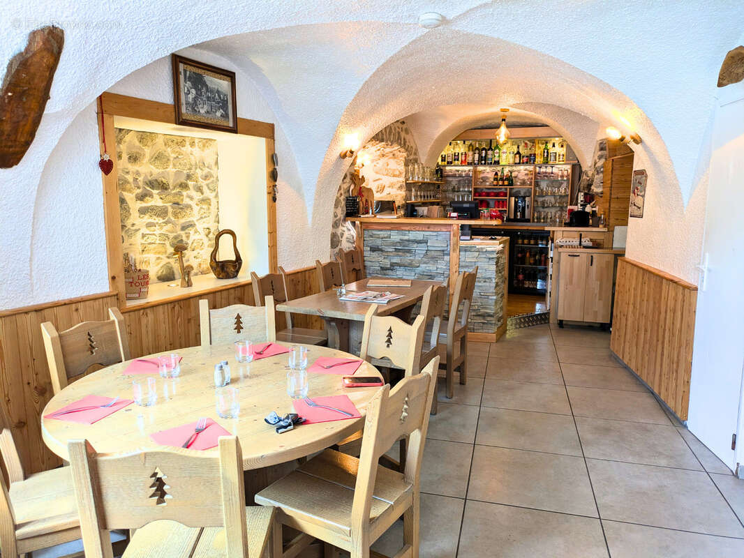 A vendre murs tous commerces champsaur village - photo 3