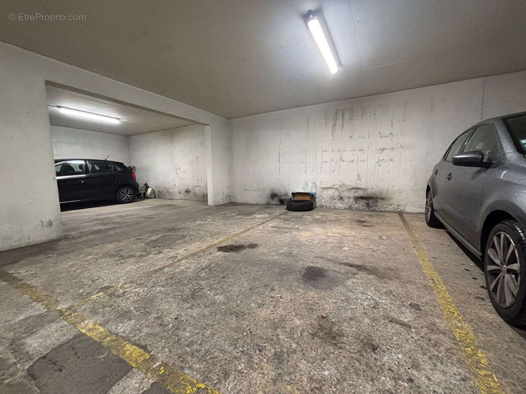 Parking à PARIS-14E