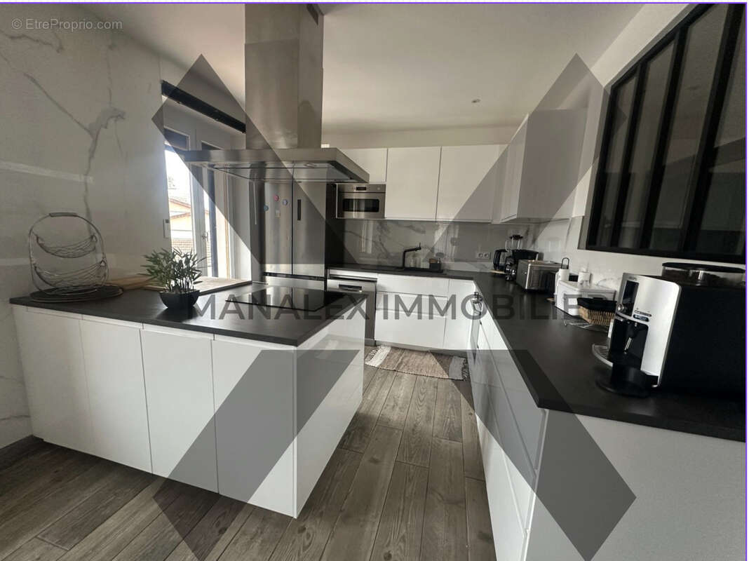 Maison à BOURG-DE-THIZY