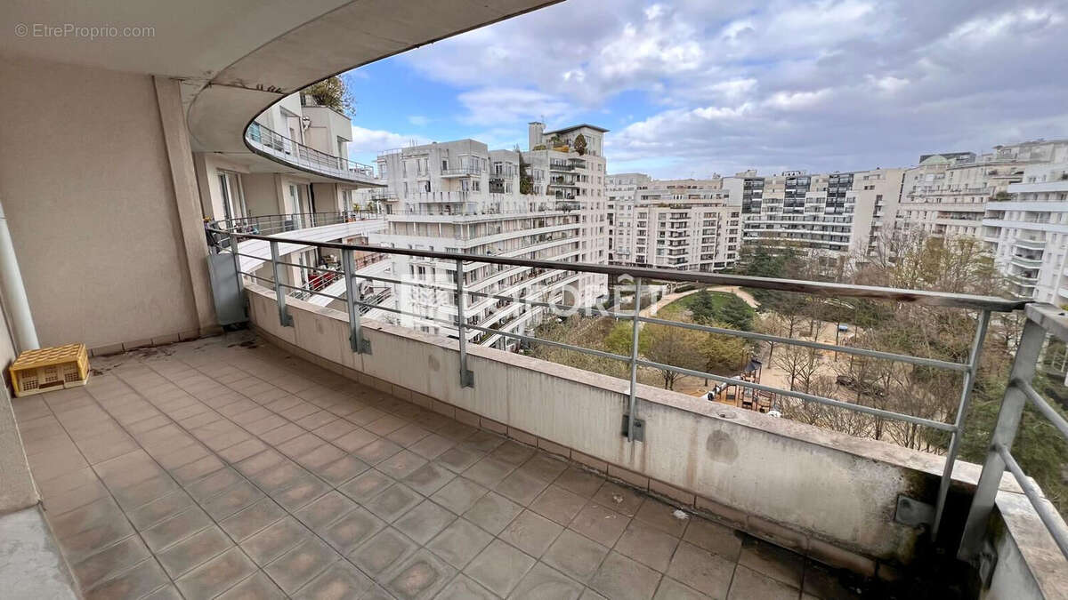 Appartement à COURBEVOIE