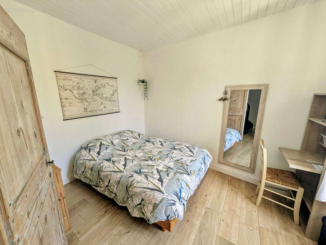 Maison de village du 16eme siècle, 6 pièces d'environ155m2 avec terrasse. - photo 9