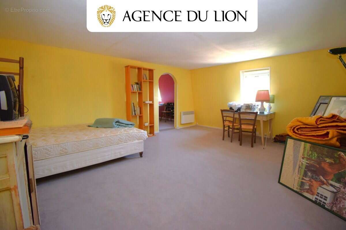 Maison à CHERISY