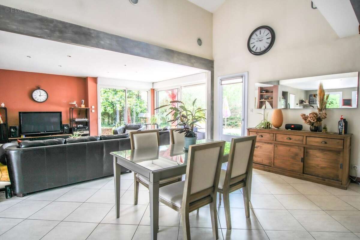Maison 162 m² à Pugnac  - photo 4