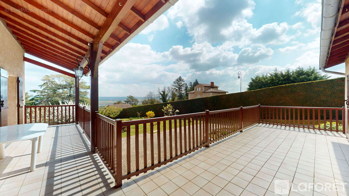 Maison à LACHASSAGNE