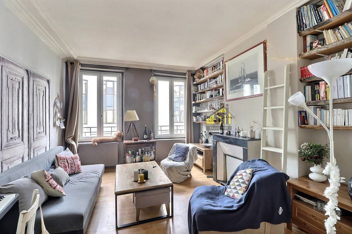 Appartement à PARIS-14E