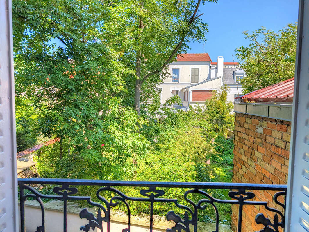 Appartement à LA GARENNE-COLOMBES