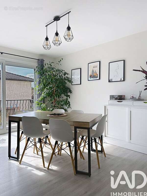 Photo 2 - Maison à MEYZIEU