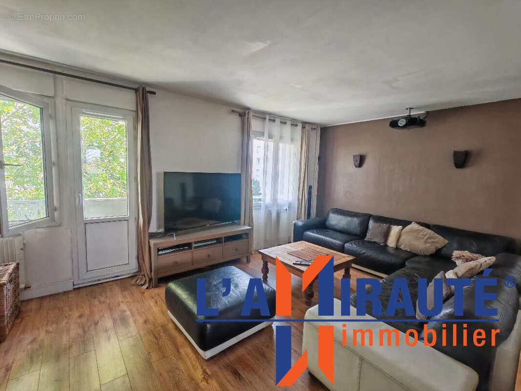 Appartement à SARTROUVILLE