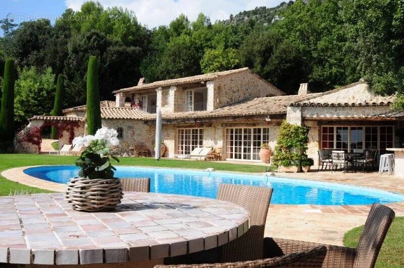 Maison à TOURRETTES-SUR-LOUP