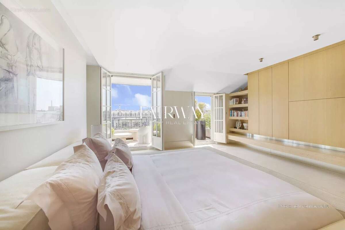 Appartement à PARIS-8E