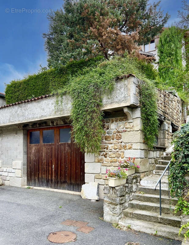 Maison à LA TOUR-EN-JAREZ