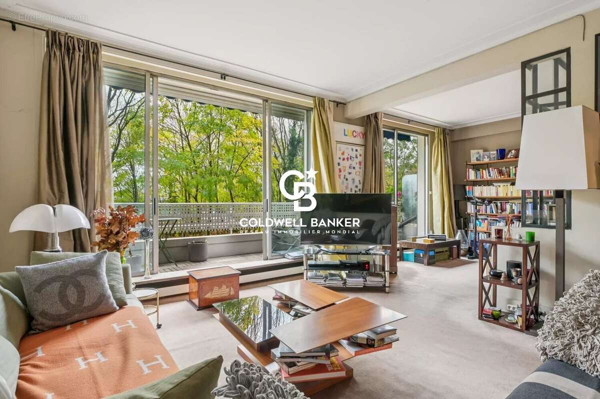 Appartement à PARIS-16E