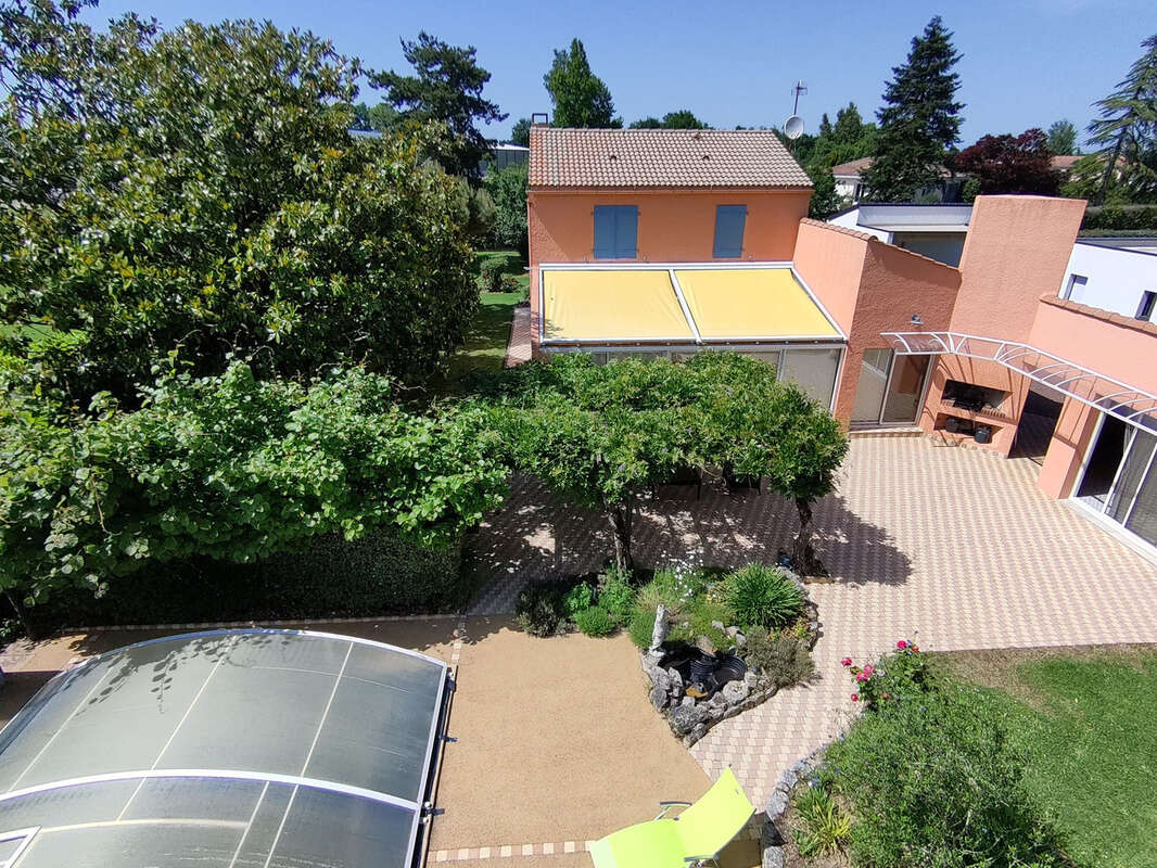 Maison proche du centre avec beau terrain arboré - photo 11