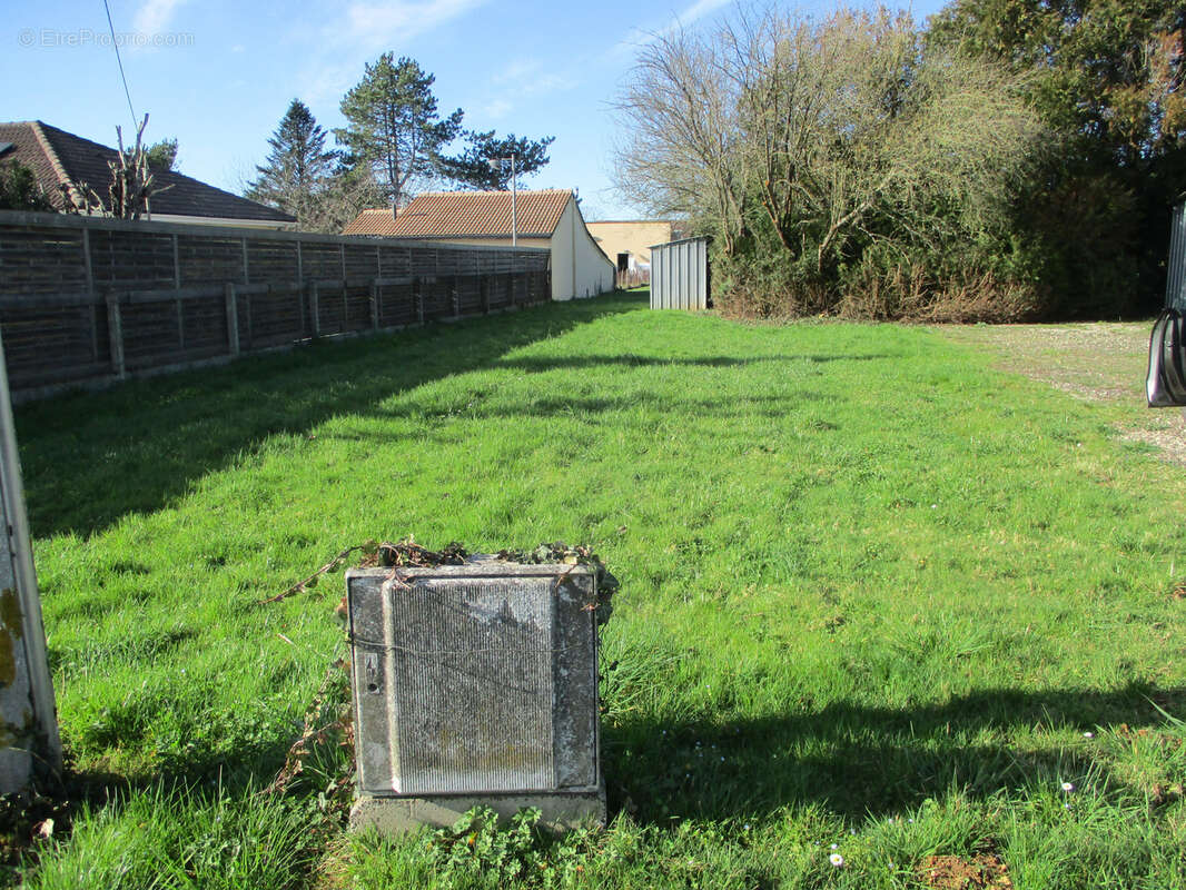 Terrain à CEAUX-EN-COUHE