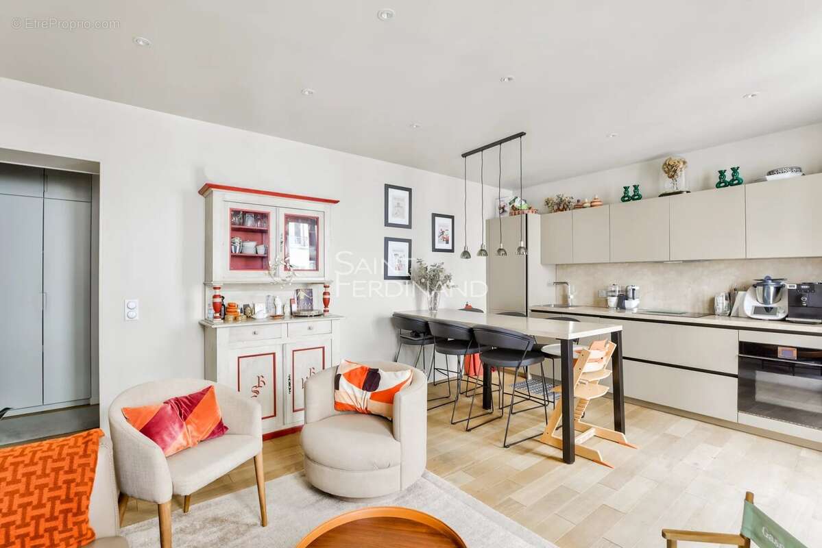 Appartement à PARIS-17E
