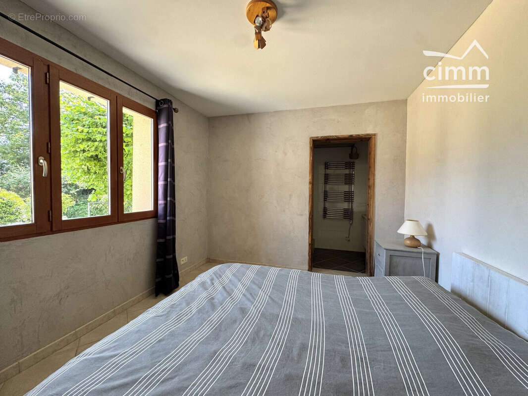 Maison 128 m² à Saint-Ismier  - photo 5