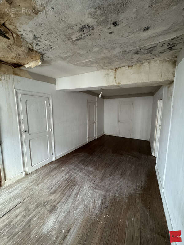 Appartement à COSSE-LE-VIVIEN