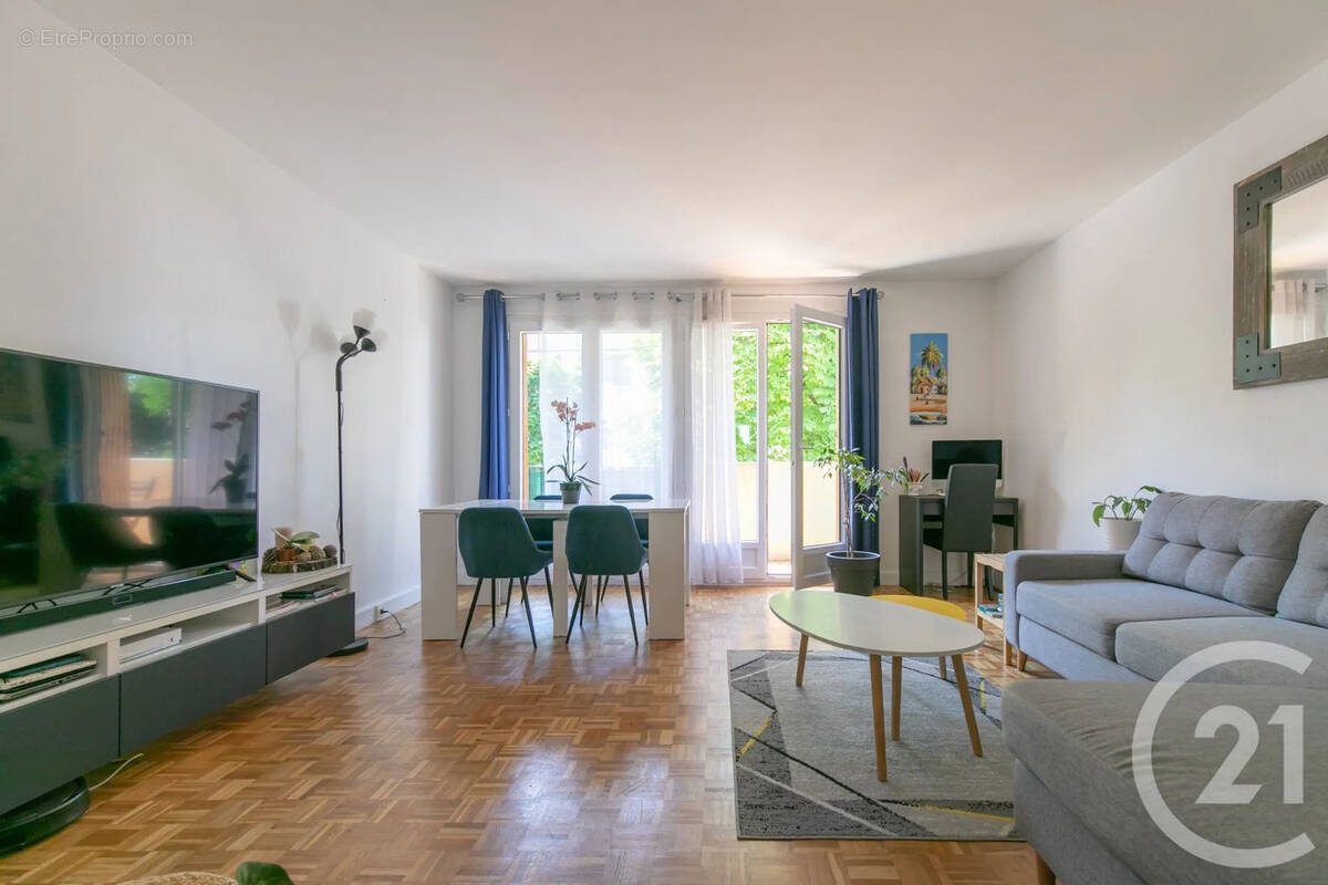 Appartement à SAINT-MAUR-DES-FOSSES