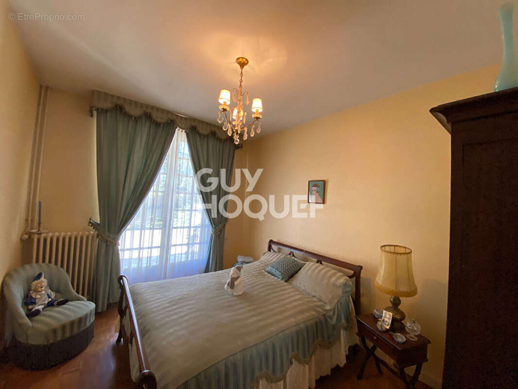 Maison à SAINT-MEDARD-DE-GUIZIERES