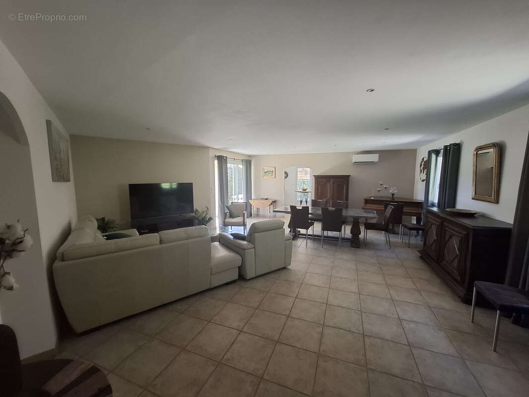 Maison à FONTVIEILLE