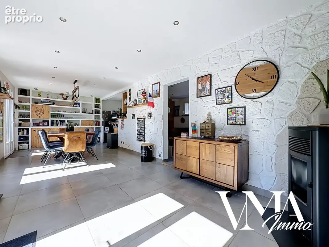 Val d'Oingt / Maison de 120m2 sur une parcelle de terrain de 920m2. - photo 7