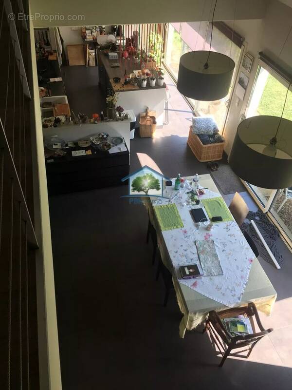 Proche Lyons la forêt, au calme, très bel ensemble immobilier avec une maison de 245 m2 au sein d'un parc clos de 8 000 m2. - photo 5