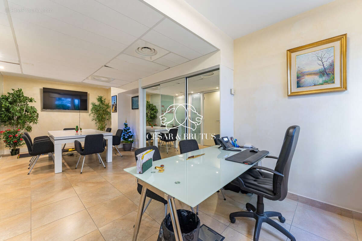 Commerce 210 m² à Lyon-6e  - photo 6