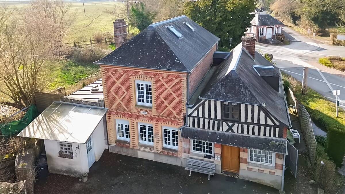 Maison à SAINT-ETIENNE-LA-THILLAYE