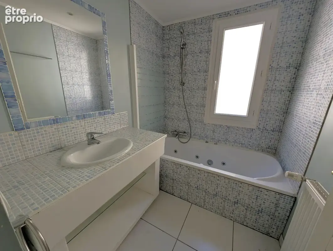 Maison ancienne avec 5 chambres au centre de la Ferté Loupière de 192m2 habitables sur jardin de 280m2 et jard - photo 12