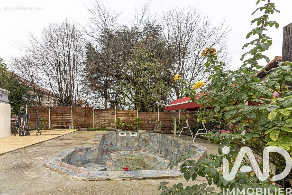 Photo 4 - Maison à BRON