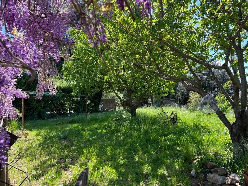 Maison à SAINT-JULIEN-LES-ROSIERS