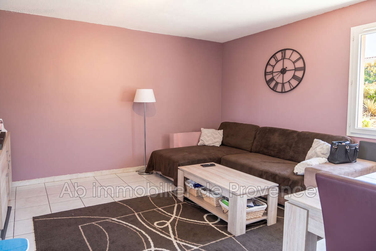 Appartement 46 m² à Marignane  - photo 2